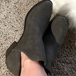 Cute ankle boots with side cut. Size 8